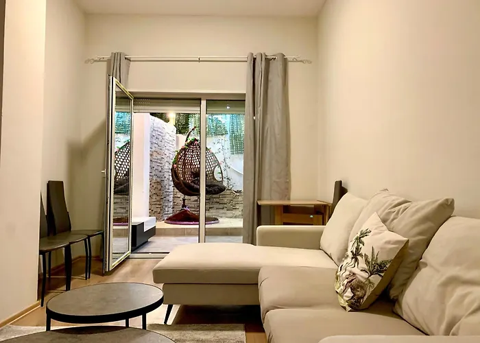 Modern Family-Size Condo With Private Veranda-5Min To The Lake