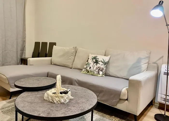 Modern Family-Size Condo With Private Veranda-5Min To The Lake