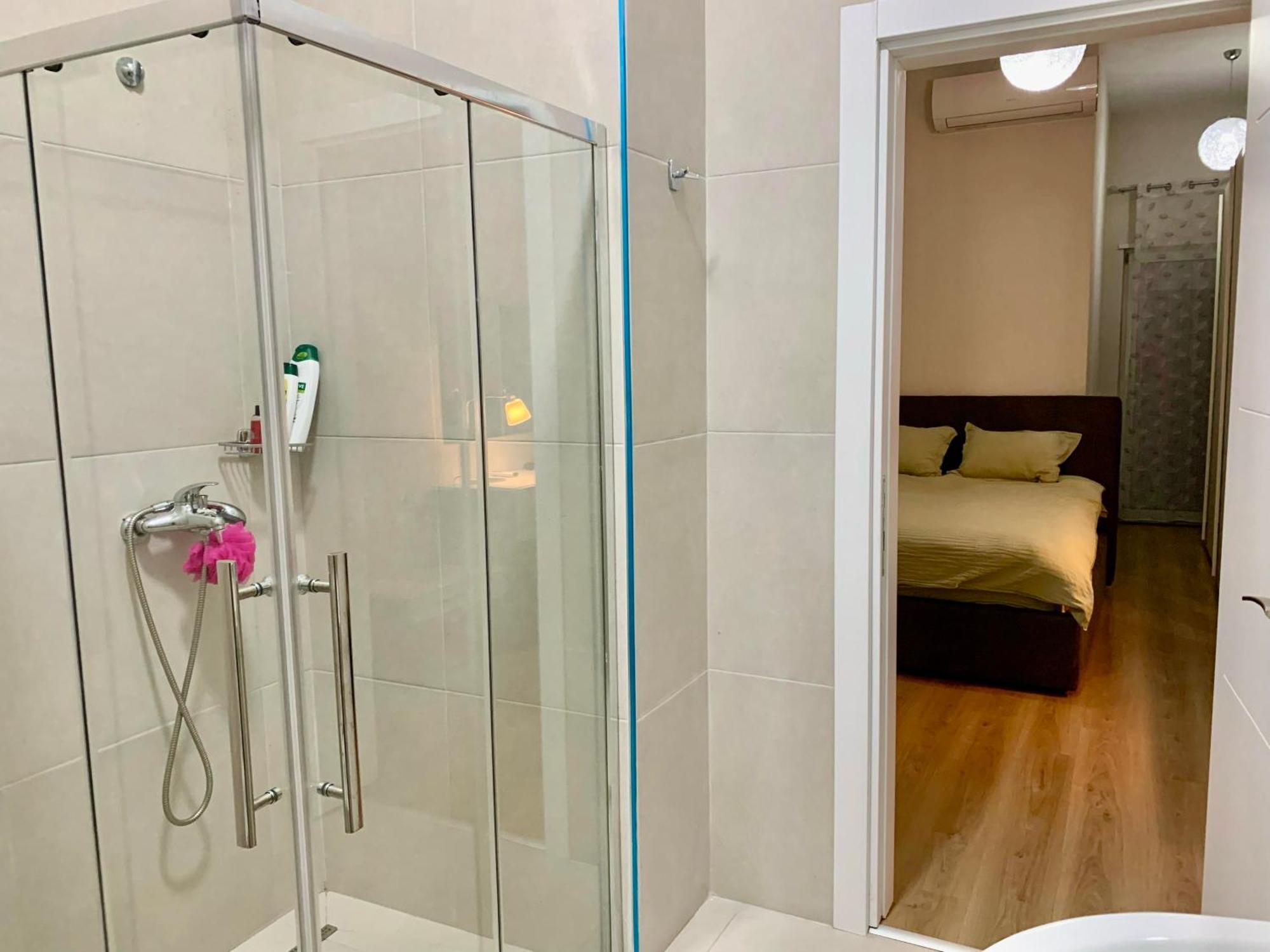 Modern Family-size With Private Veranda-5min To The * Tirana