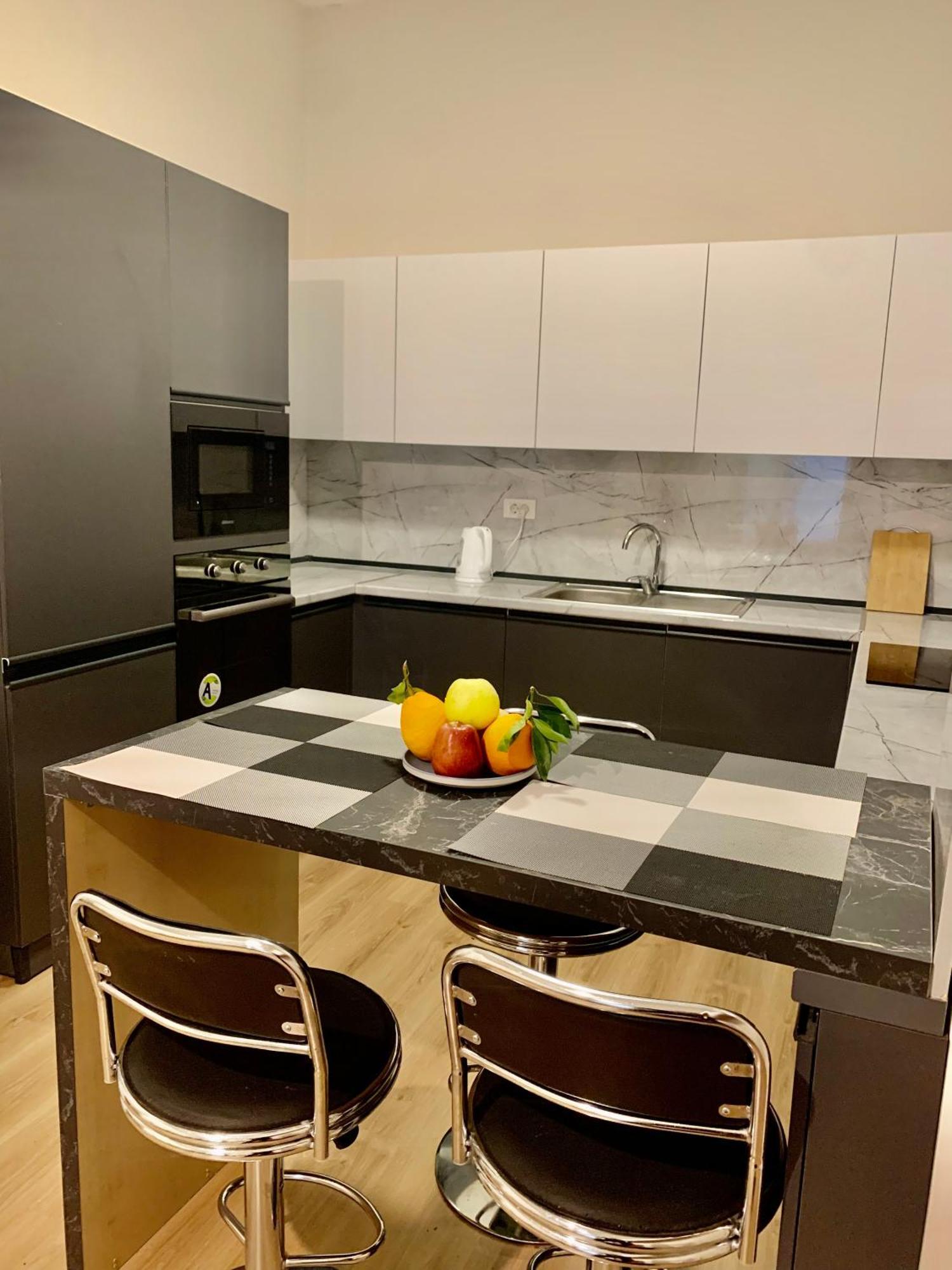 Modern Family-size With Private Veranda-5min To The