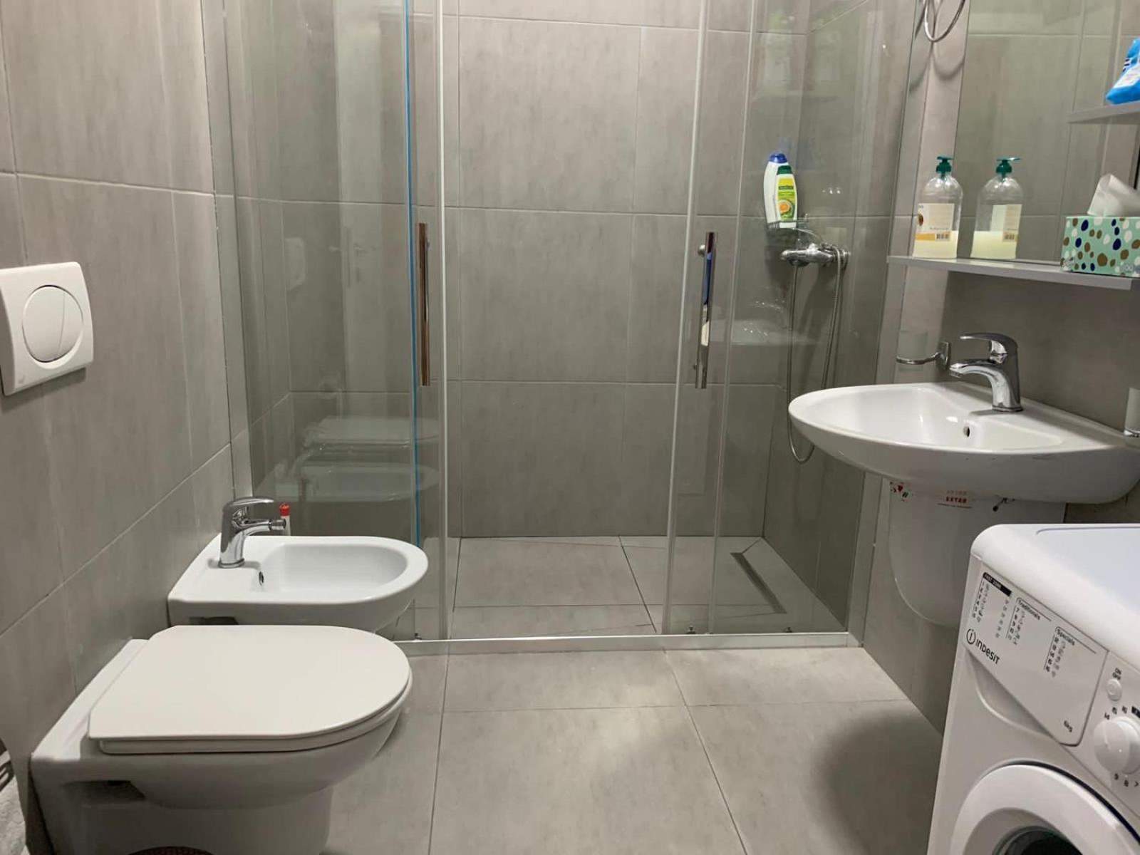 Apartment Modern Family-size With Private Veranda-5min To The Tirana